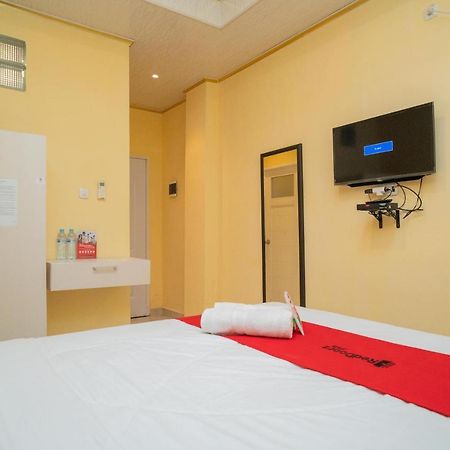 סוראבאיה Reddoorz Plus Syariah Near Pasar Turi מראה חיצוני תמונה