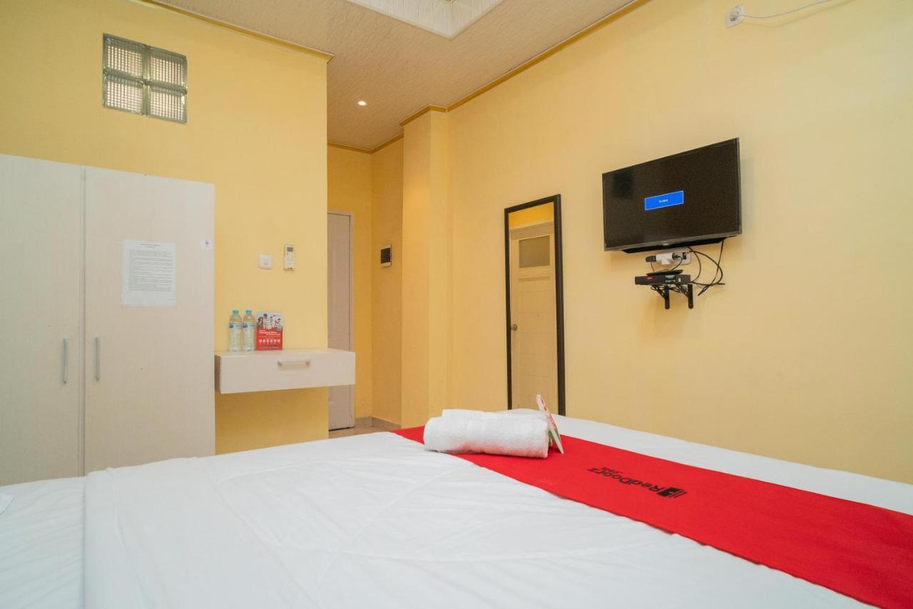 סוראבאיה Reddoorz Plus Syariah Near Pasar Turi מראה חיצוני תמונה