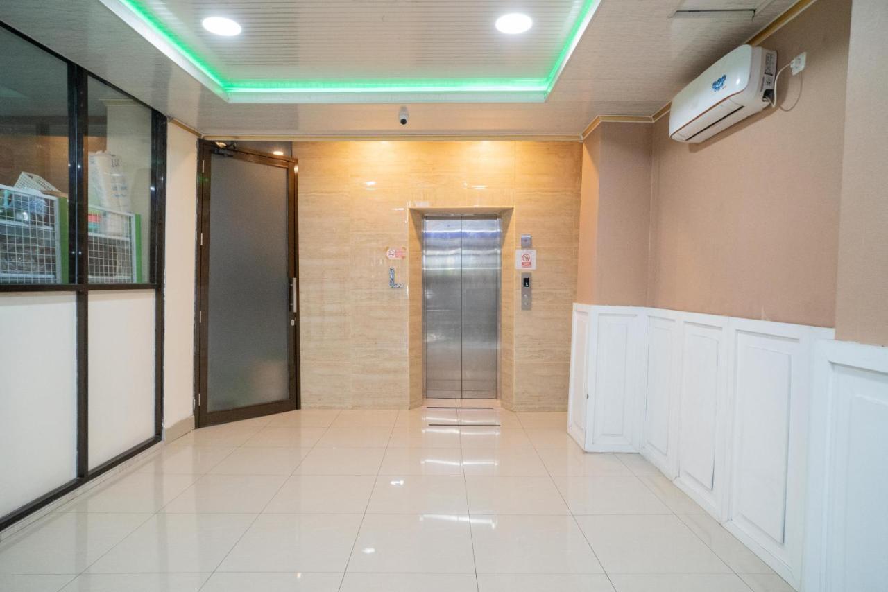 סוראבאיה Reddoorz Plus Syariah Near Pasar Turi מראה חיצוני תמונה