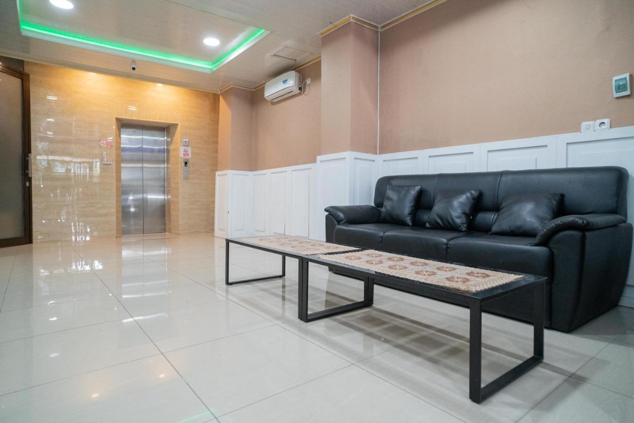 סוראבאיה Reddoorz Plus Syariah Near Pasar Turi מראה חיצוני תמונה